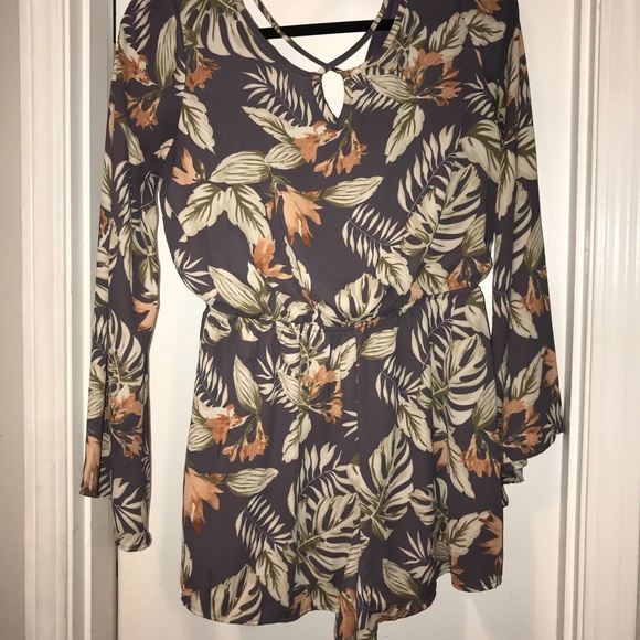 Like new Adorable Jungle print romper - Picture 4 of 4